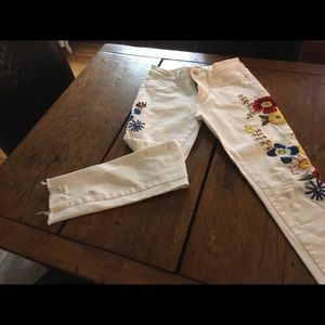 Embroidered jeans with Rhinestones